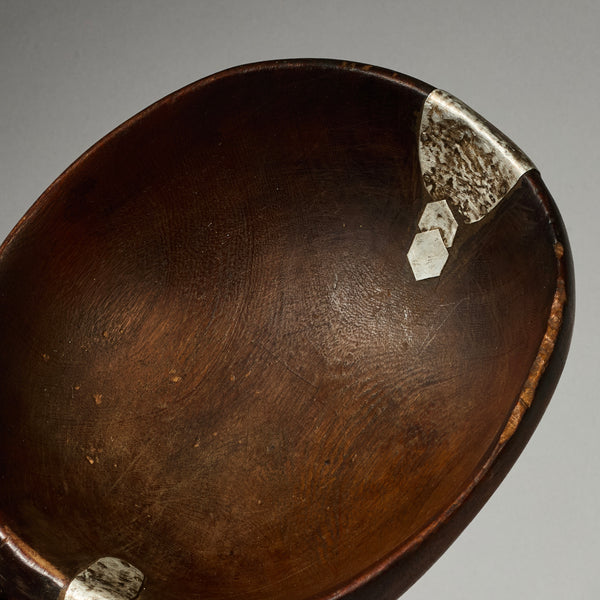 AN ARTISTIC DOUBLE WOODEN  BOWL FROM TUTSI TRIBE RWANDA (  No 4740 )