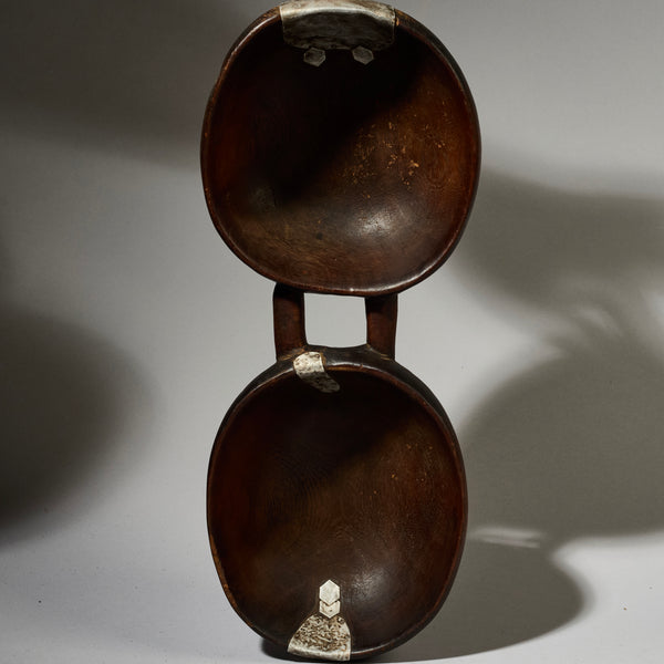 AN ARTISTIC DOUBLE WOODEN  BOWL FROM TUTSI TRIBE RWANDA (  No 4740 )