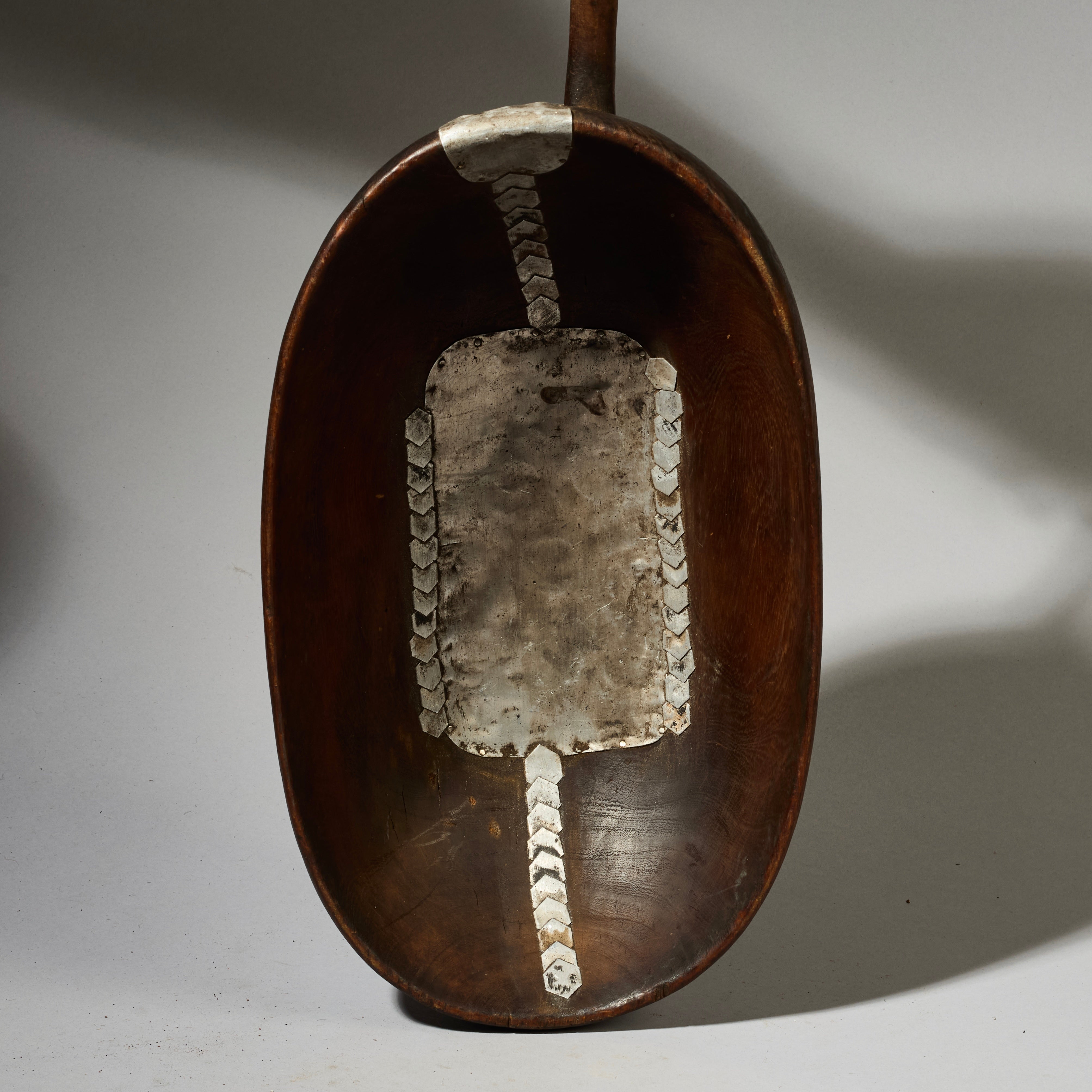 AN INGENIOUSLY REPAIRED WOODEN BOWL, TUTSI TRIBE RWANDA ( No 4897 )