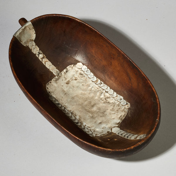 AN INGENIOUSLY REPAIRED WOODEN BOWL, TUTSI TRIBE RWANDA ( No 4897 )