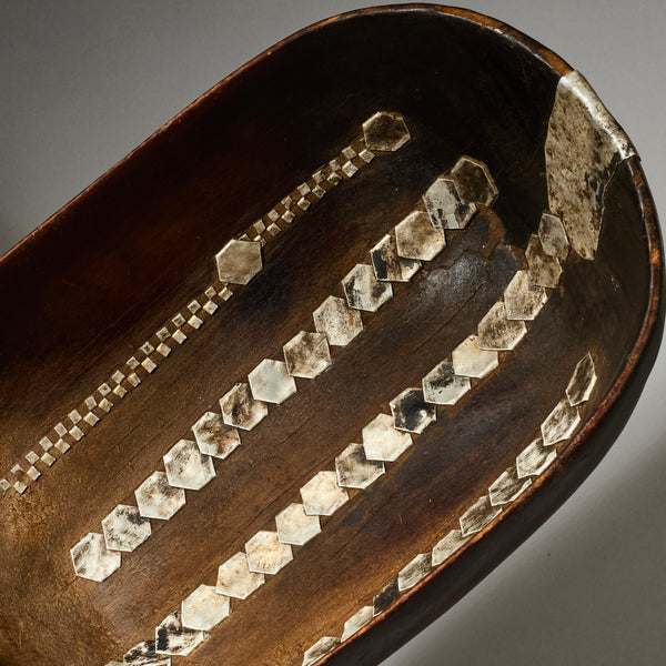 A WONDERFUL WOOD BOWL WITH METAL REPAIRS TUTSI TRIBE RWANDA ( No 4896 )