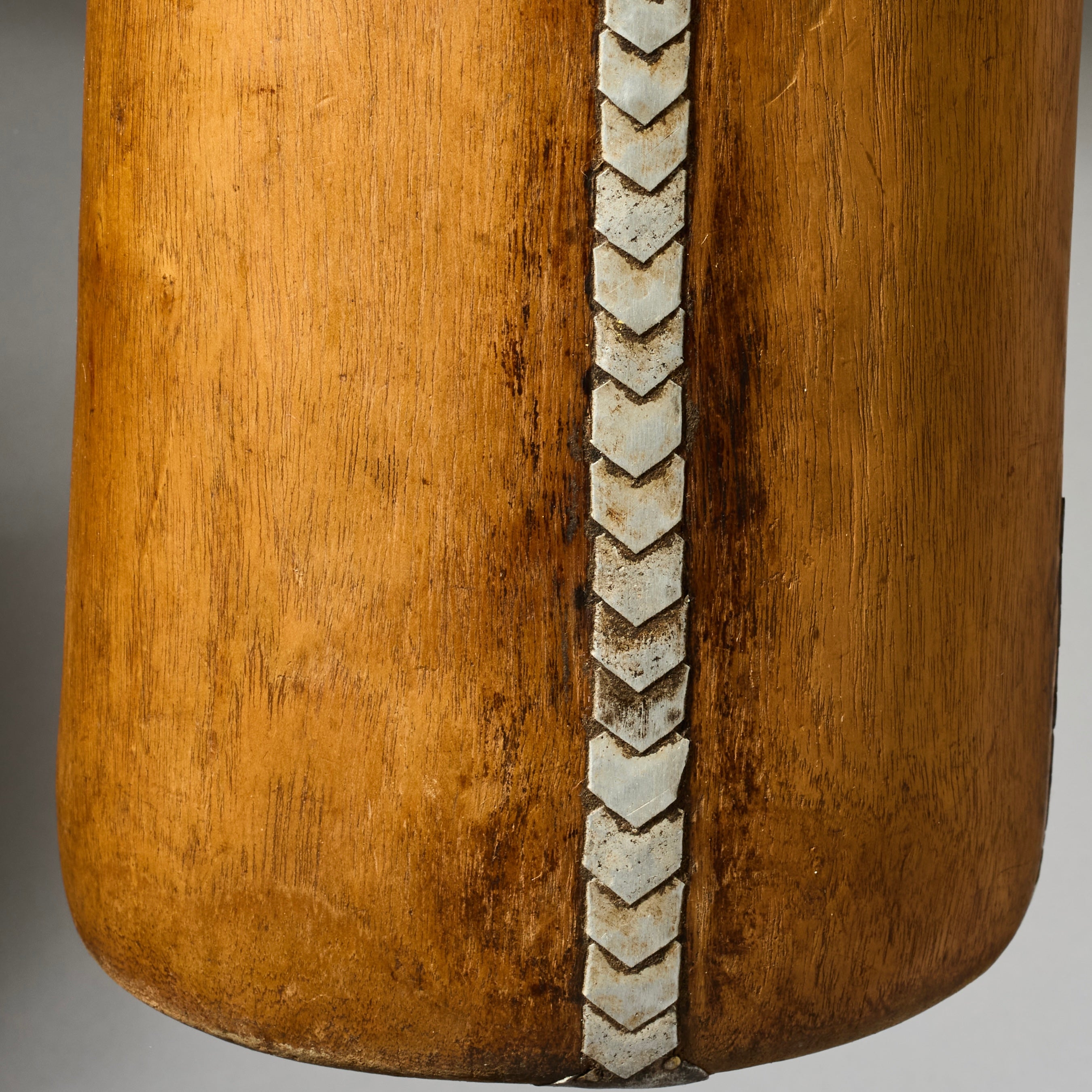 A MEDiUM SIZED HANDMADE HONEY POT WITH METAL REPAIRS, TUTSI TRIBE RWANDA( No 4743 )