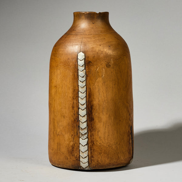 A MEDiUM SIZED HANDMADE HONEY POT WITH METAL REPAIRS, TUTSI TRIBE RWANDA( No 4743 )