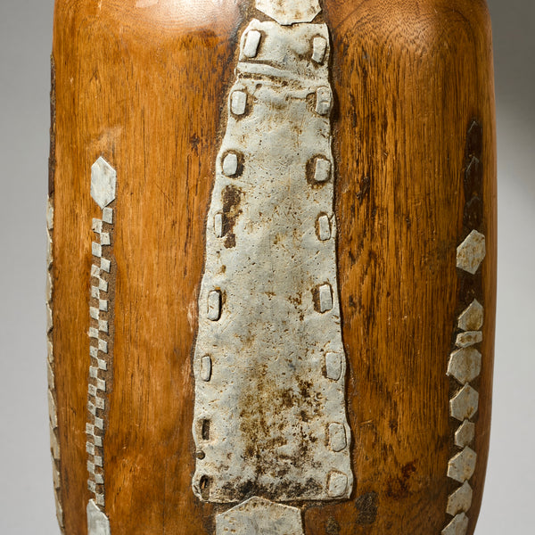 A BEAUTIFULLY REPAIRED EDIUM SIZED , HANDMADE HONEY POT WITH METAL REPAIRS, TUTSI TRIBE RWANDA( No 4742 )