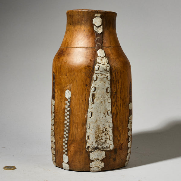 A BEAUTIFULLY REPAIRED EDIUM SIZED , HANDMADE HONEY POT WITH METAL REPAIRS, TUTSI TRIBE RWANDA( No 4742 )