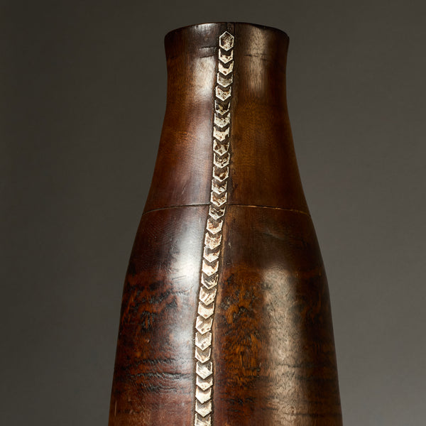 A TALL, SOPHISTICATED HONEY POT FROM TUTSI TRIBE RWANDA( No 4949)