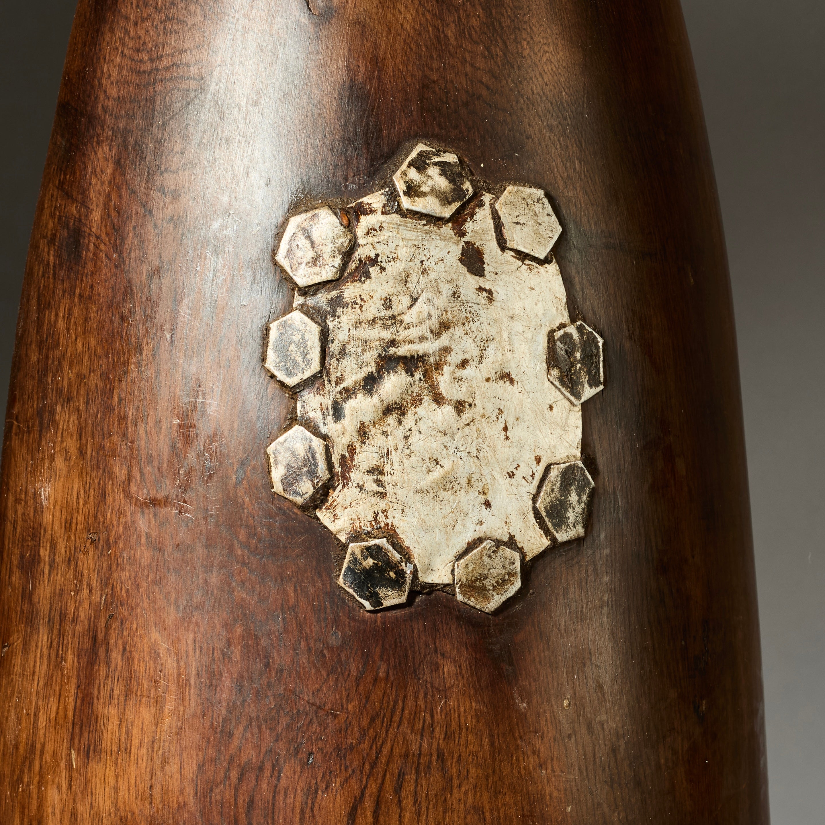 A SUPER GLOSSY WOOD LARGE POT FROM TUTSI TRIBE RWANDA( No 4947 )