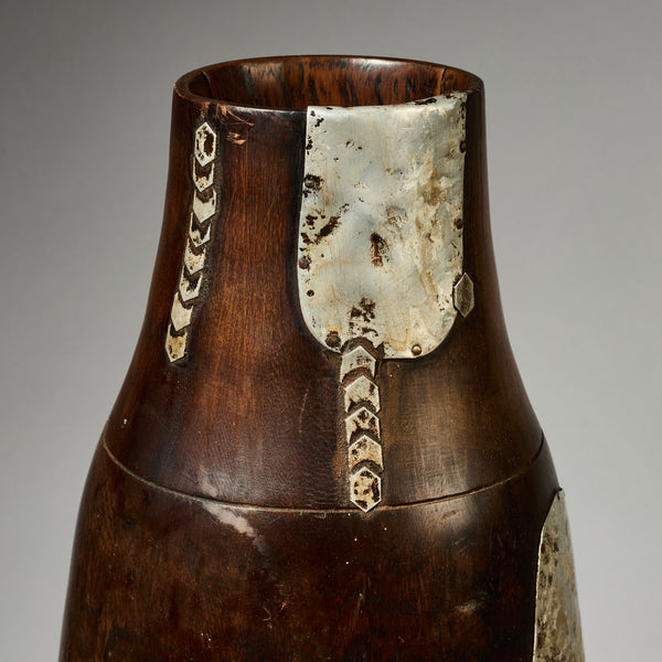 A TALL, CHUNKY WOOD  POT FROM TUTSI TRIBE RWANDA, FLARED BASE ( No 4762 )