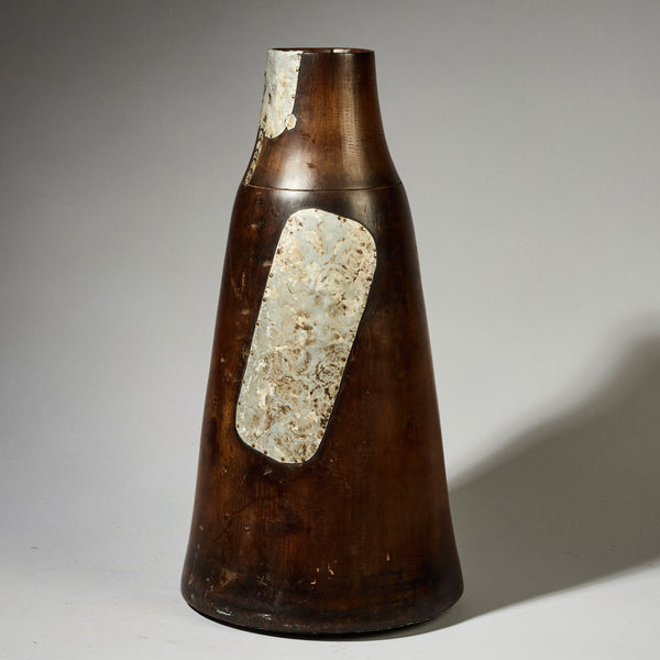 A TALL, CHUNKY WOOD  POT FROM TUTSI TRIBE RWANDA, FLARED BASE ( No 4762 )