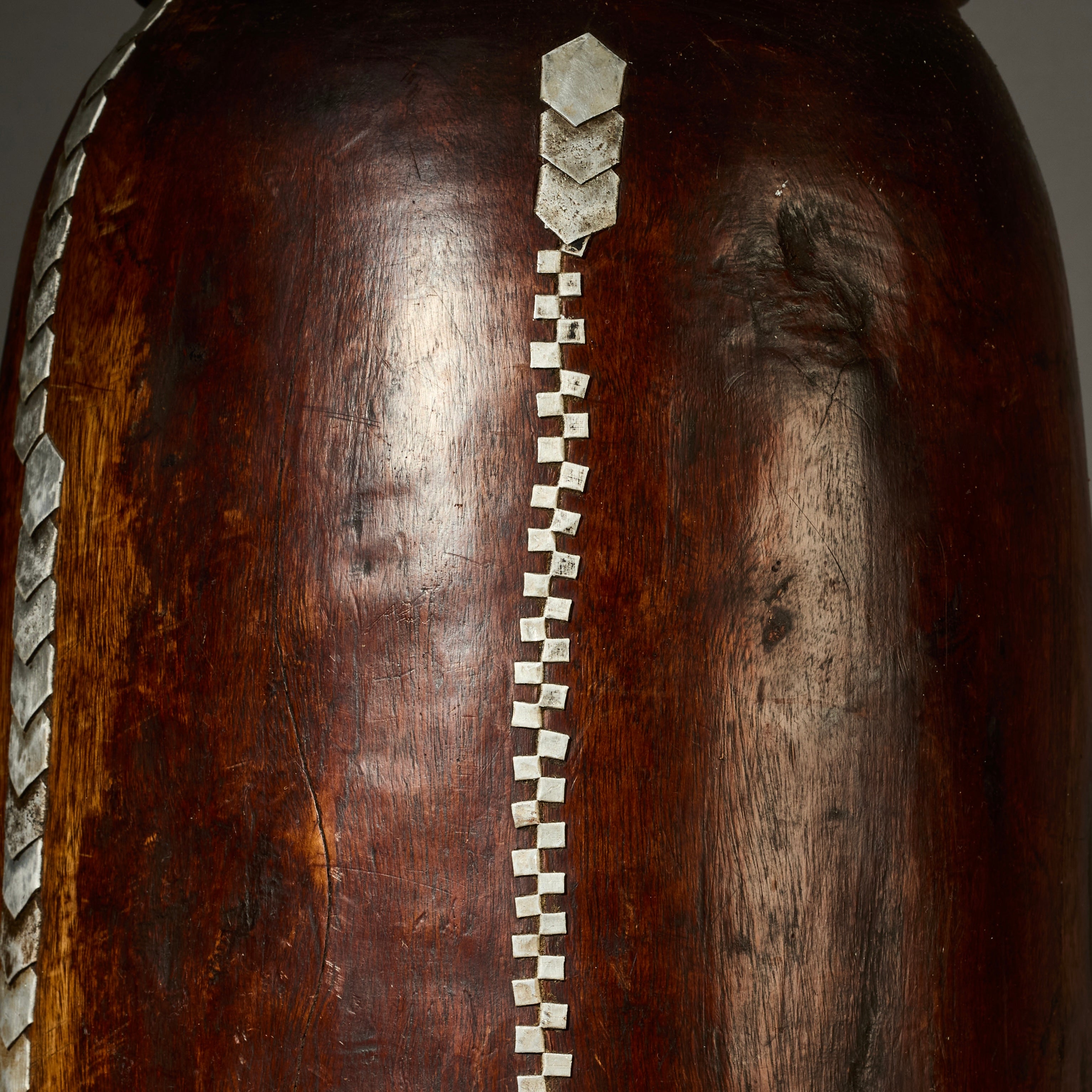 A SUPER PATINATED +REPAIRED LARGE HONEY POT, TUTSI TRIBE RWANDA  ( No 4910 )