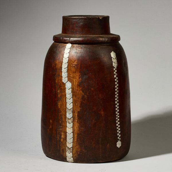 A SUPER PATINATED +REPAIRED LARGE HONEY POT, TUTSI TRIBE RWANDA  ( No 4910 )