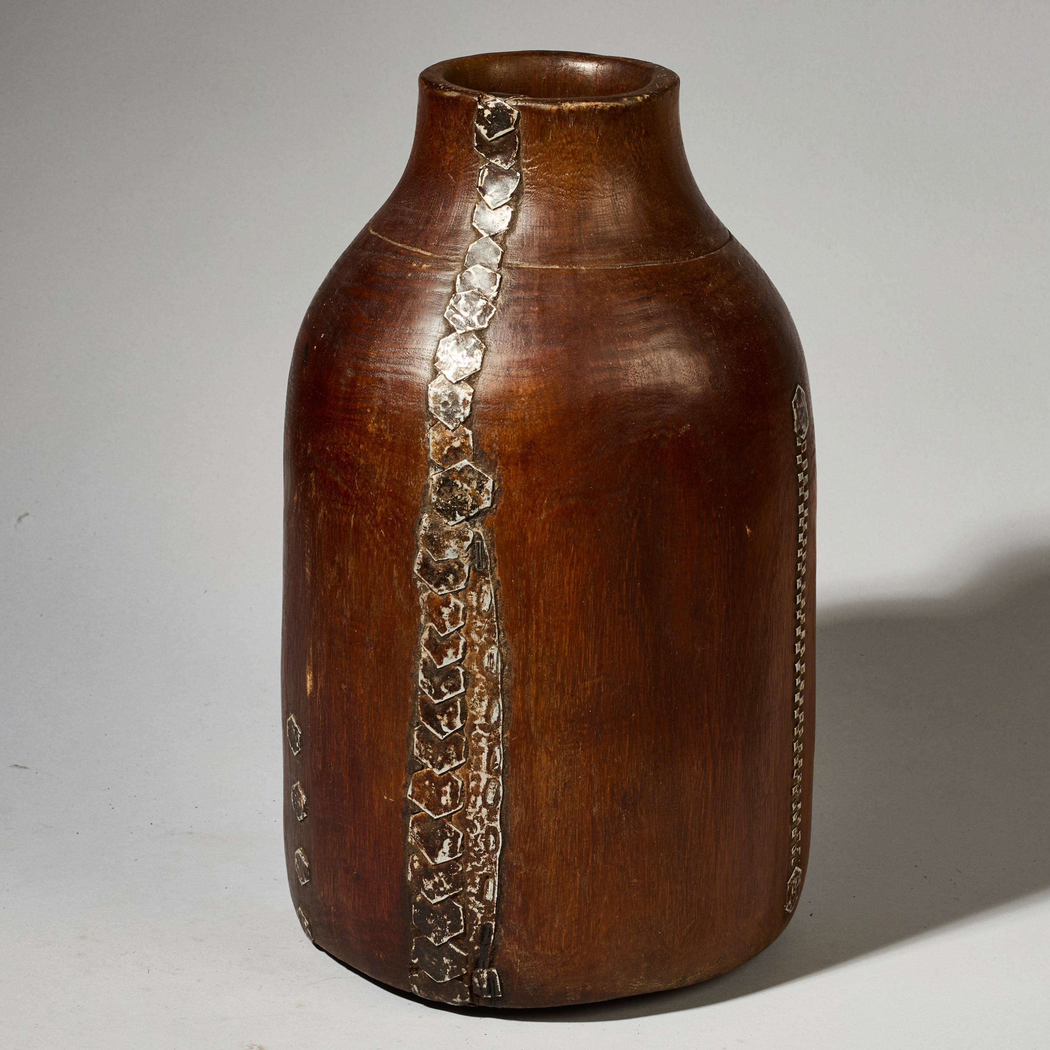 A LARGE  CHUNKY HONEY POT WITH METAL INDIGENOUS REPAIRS FROM THE TUTSI TRIBE OF RWANDA ( No 4908 )