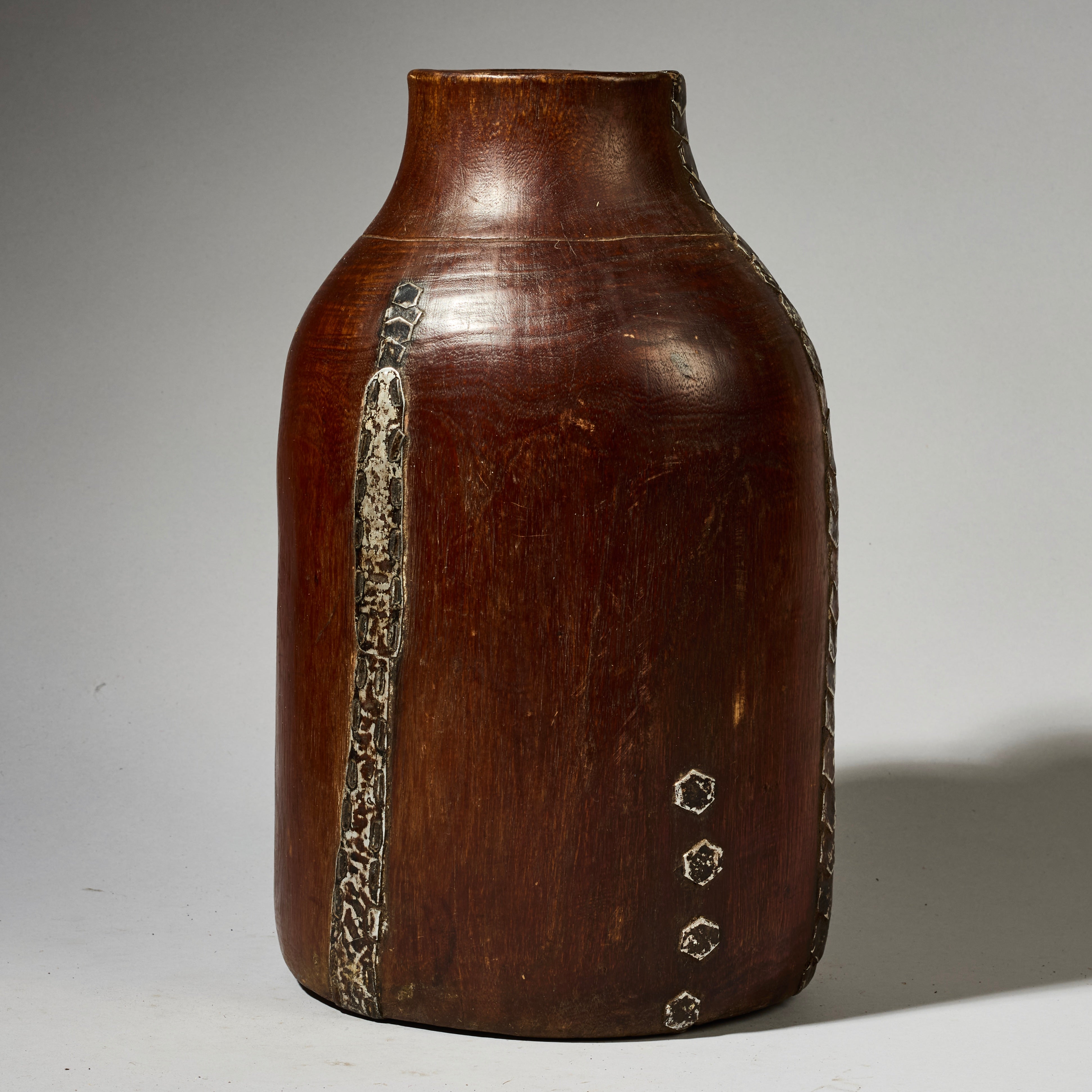A LARGE  CHUNKY HONEY POT WITH METAL INDIGENOUS REPAIRS FROM THE TUTSI TRIBE OF RWANDA ( No 4908 )
