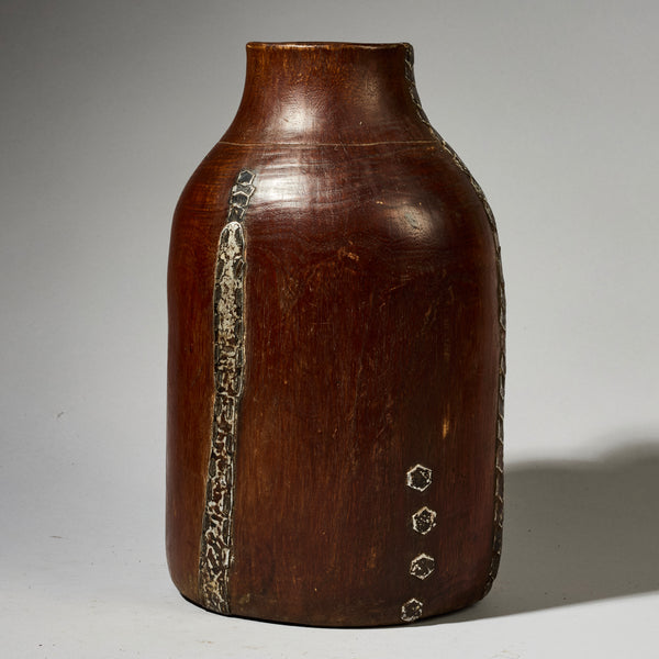 A LARGE  CHUNKY HONEY POT WITH METAL INDIGENOUS REPAIRS FROM THE TUTSI TRIBE OF RWANDA ( No 4908 )