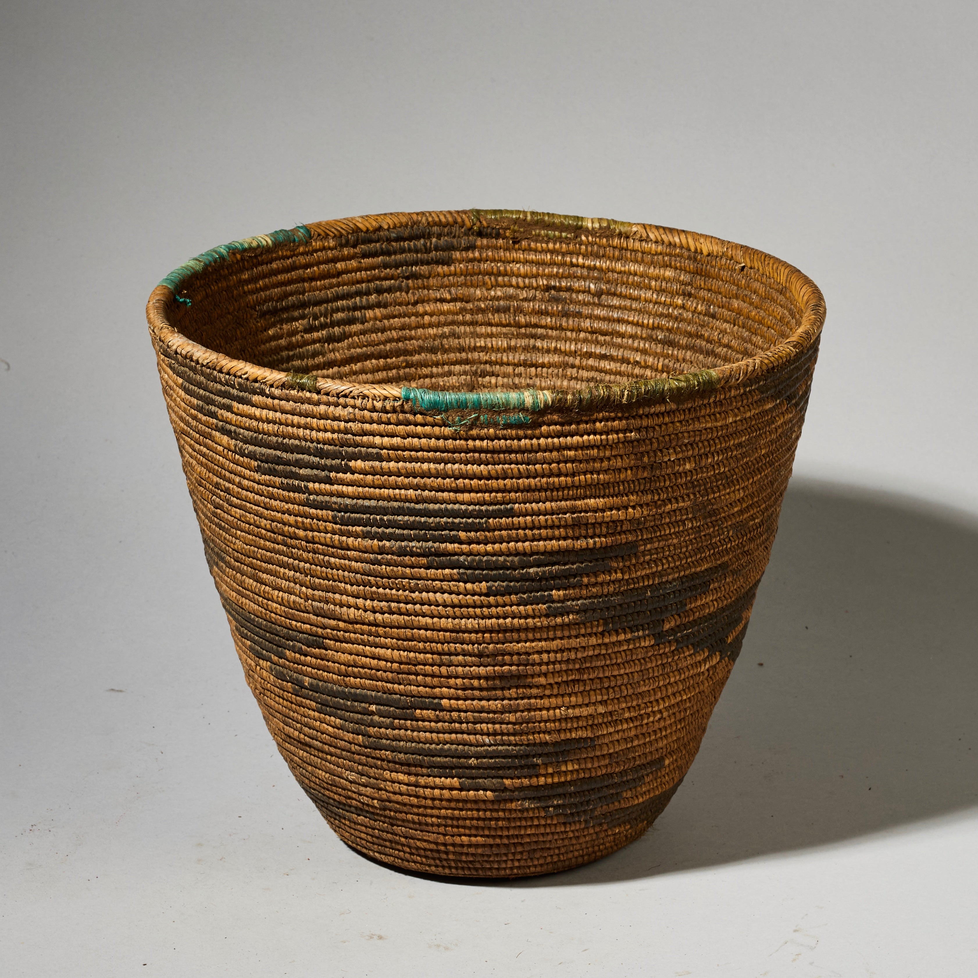 A LARGE WOVEN GRASS BASKET FROM TUTSI TRIBE OF RWANDA  ( No 4774 )