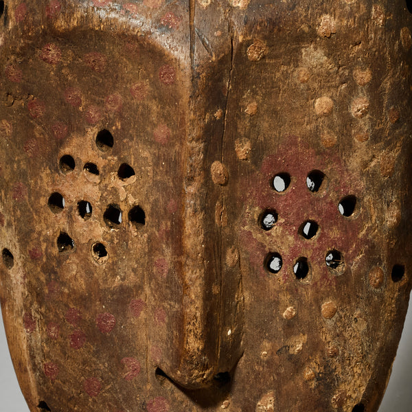 A GRAPHIC  MASK , LEGA TRIBE OF CONGO CENTRAL AFRICA ( No 4966)