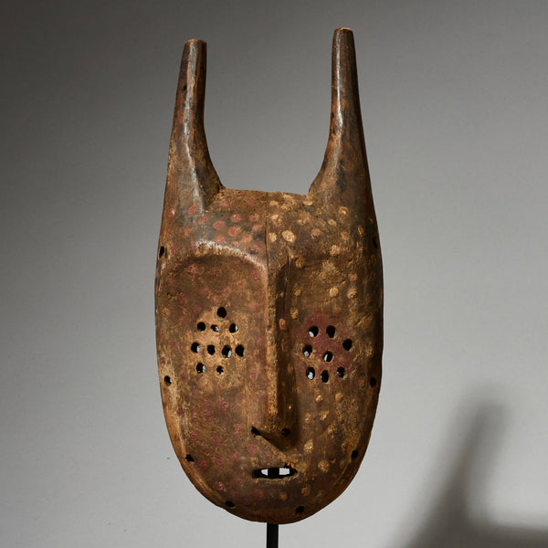 A GRAPHIC  MASK , LEGA TRIBE OF CONGO CENTRAL AFRICA ( No 4966)