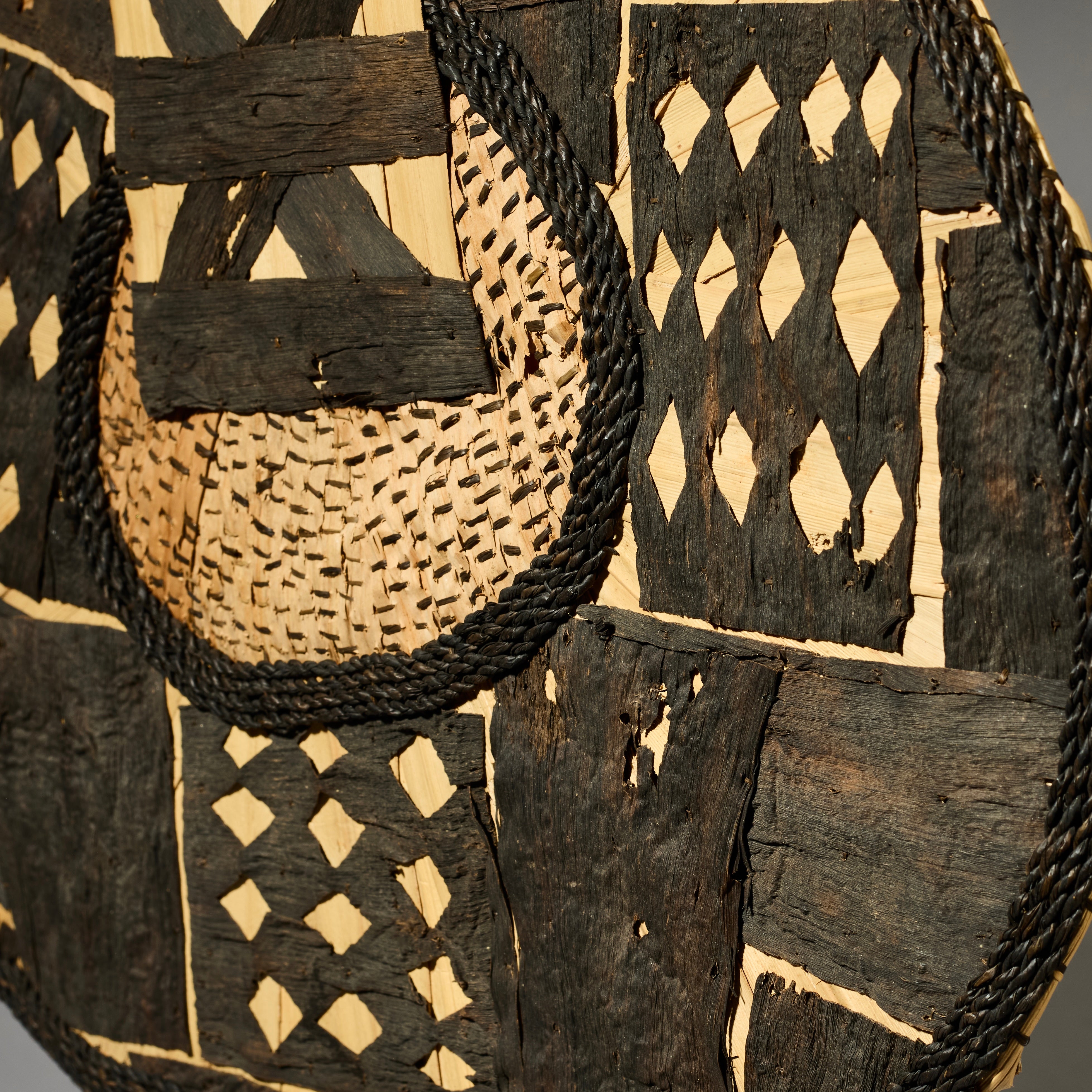 A BEAUTIFUL MANGBETU TRIBE REAR SKIRT DECORATION FROM THE CONGO EX UK COLLECTION  ( No 4961)
