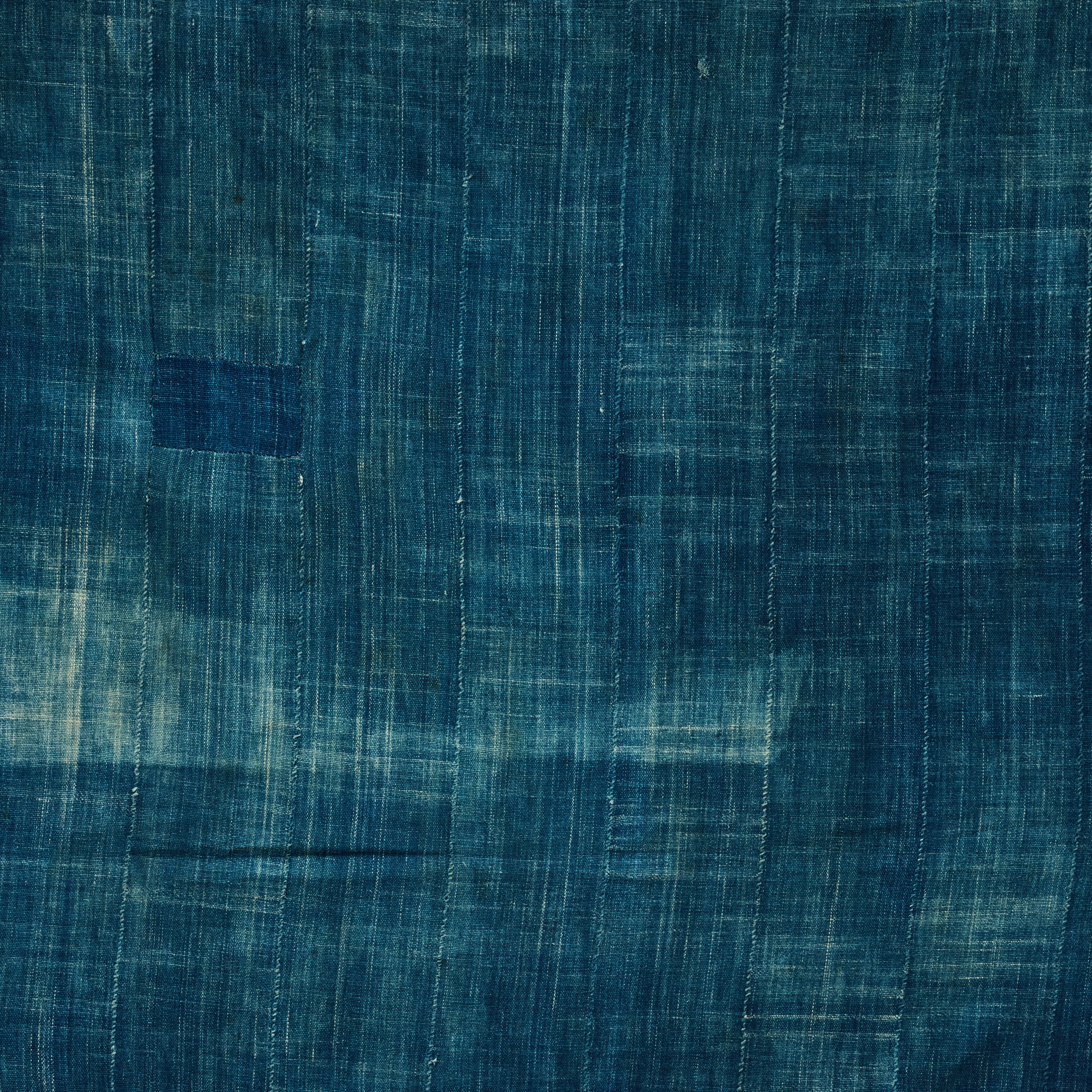 A RICH INDIGO MOSSI  TRIBE  WOMANS CLOTH, BURKINA FASO  ( No 4738 )
