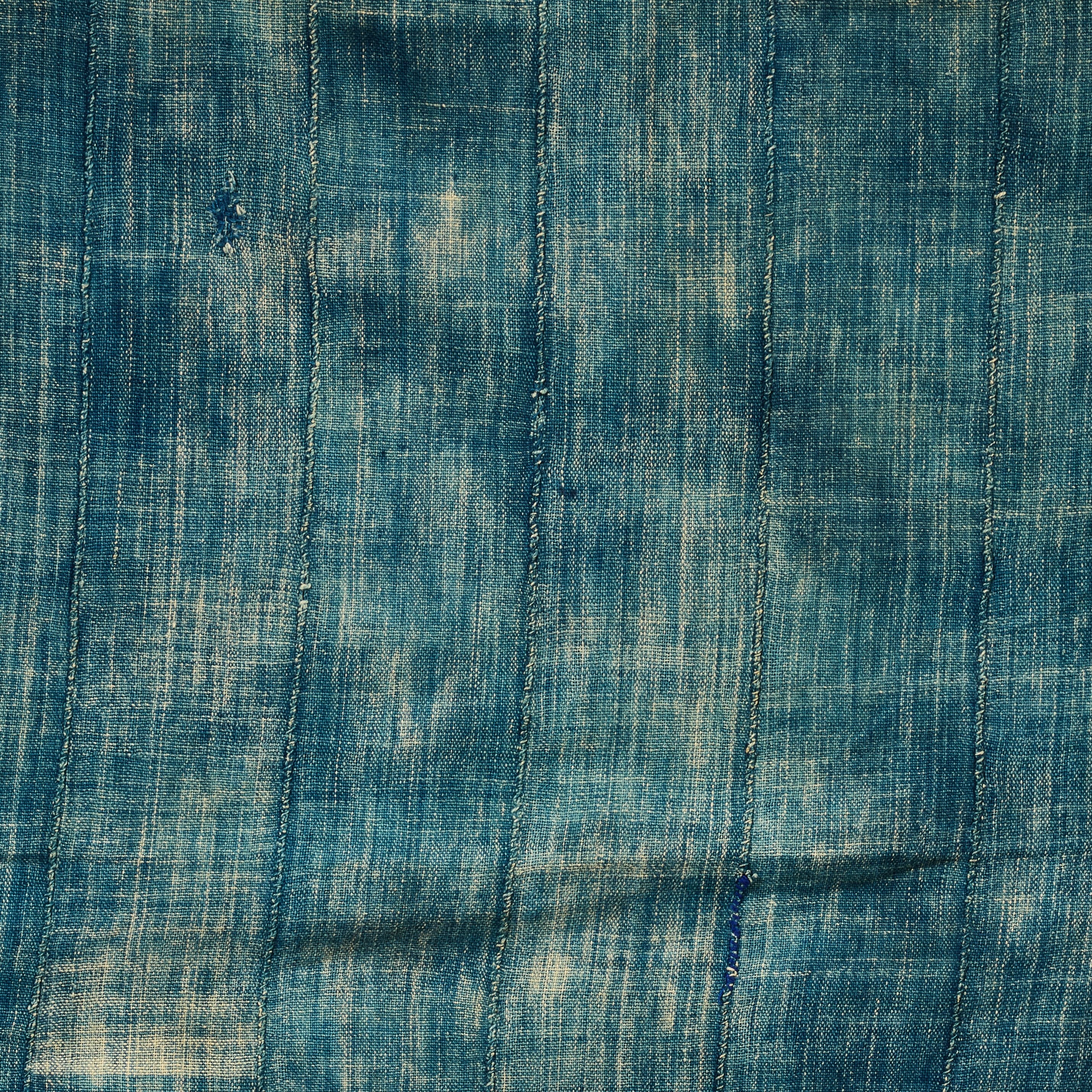 A  WELL PATINATED INDIGO WOMANS CLOTH, MOSSI TRIBE BURKINA FASO ( No 4914 )