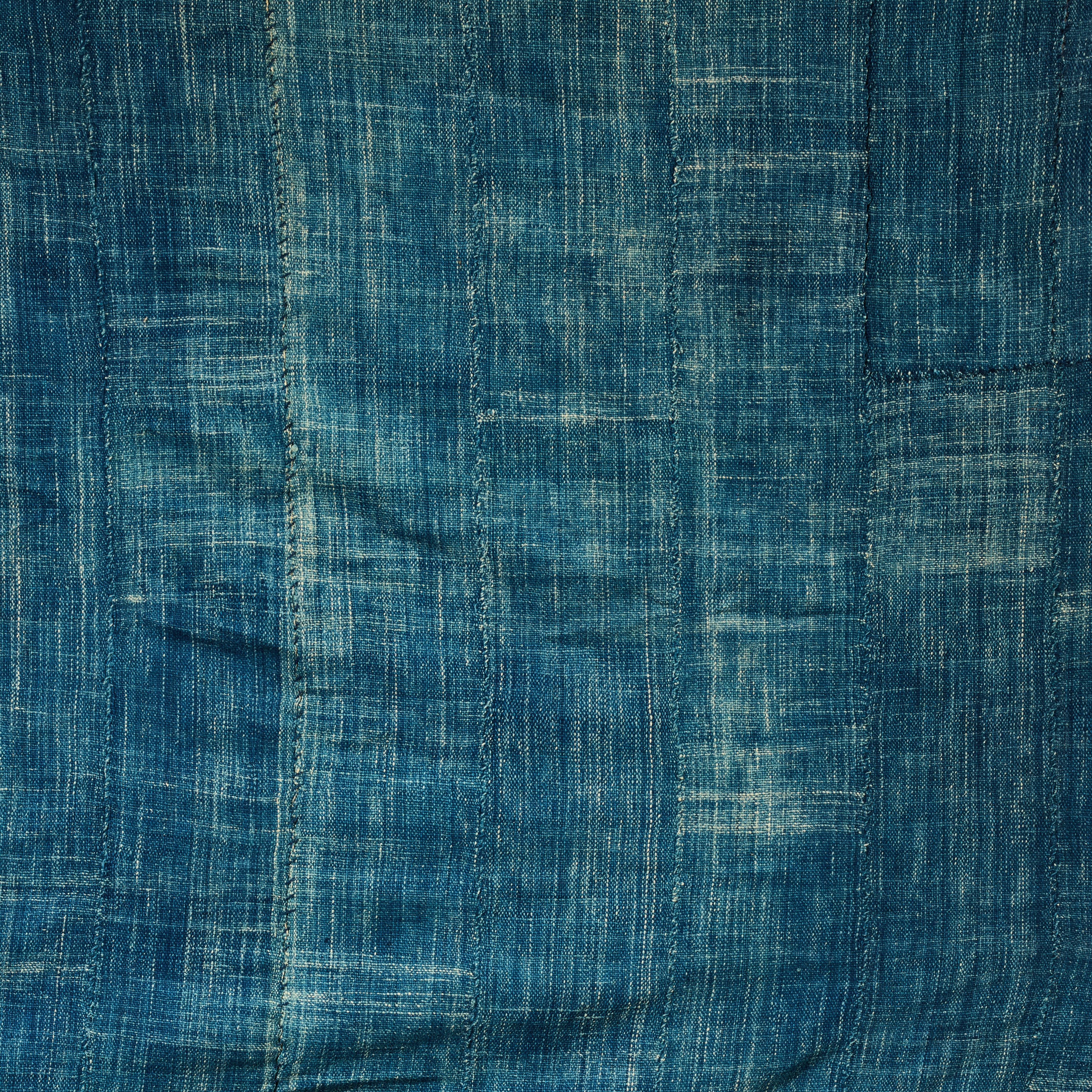 A BEAUTIFUL BLUE PATINATED INDIGO WOMANS CLOTH, MOSSI TRIBE BURKINA FASO ( No 4915 )