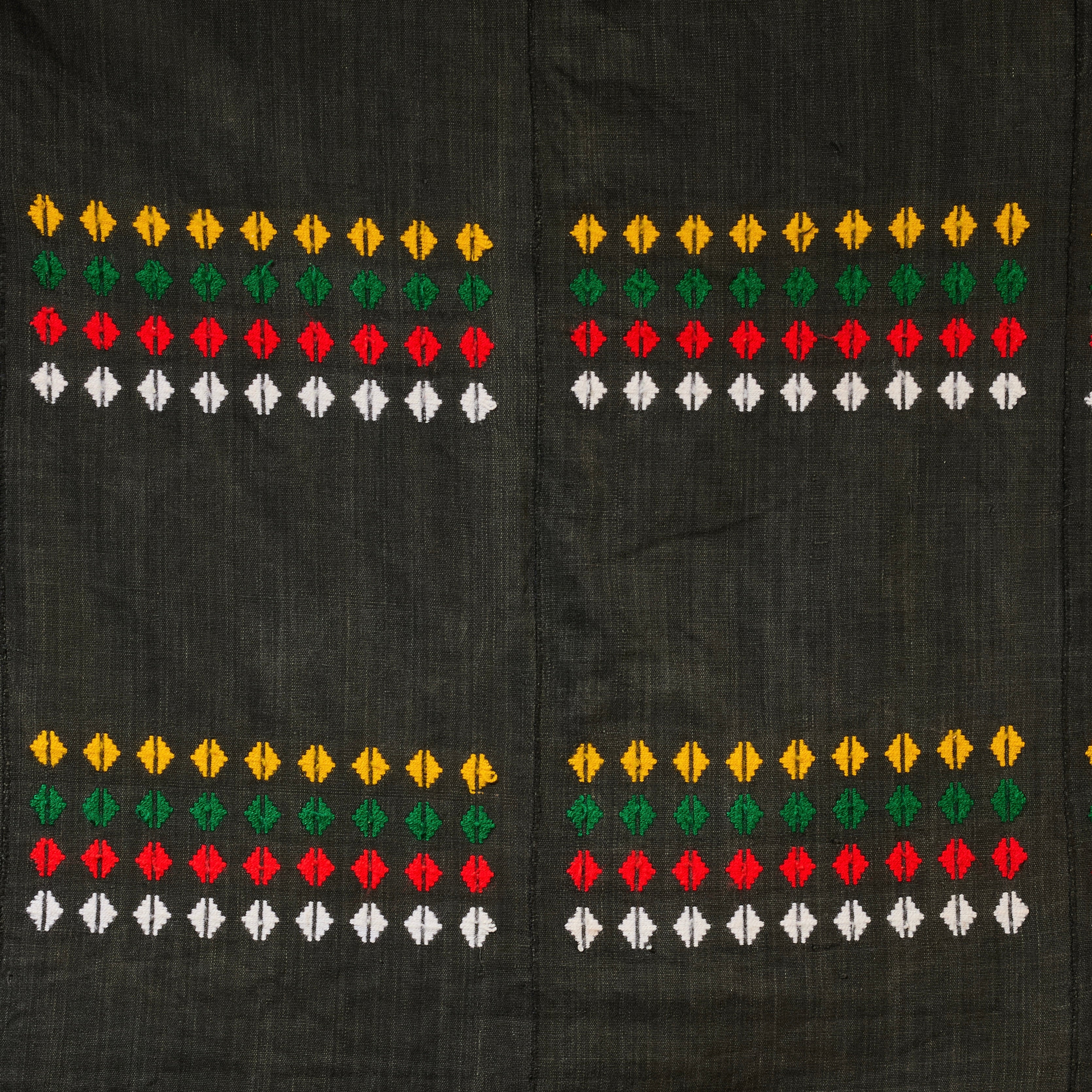 A VERY UNSUAL PATTERNED  WOMANS CLOTH, FROM FULANI IN  BURKINA FASO ( No 4758 )