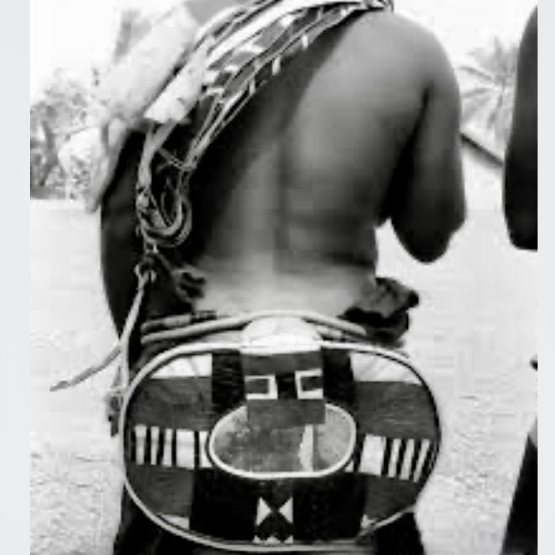 A BEAUTIFUL MANGBETU TRIBE REAR SKIRT DECORATION FROM THE CONGO EX UK COLLECTION  ( No 4961)