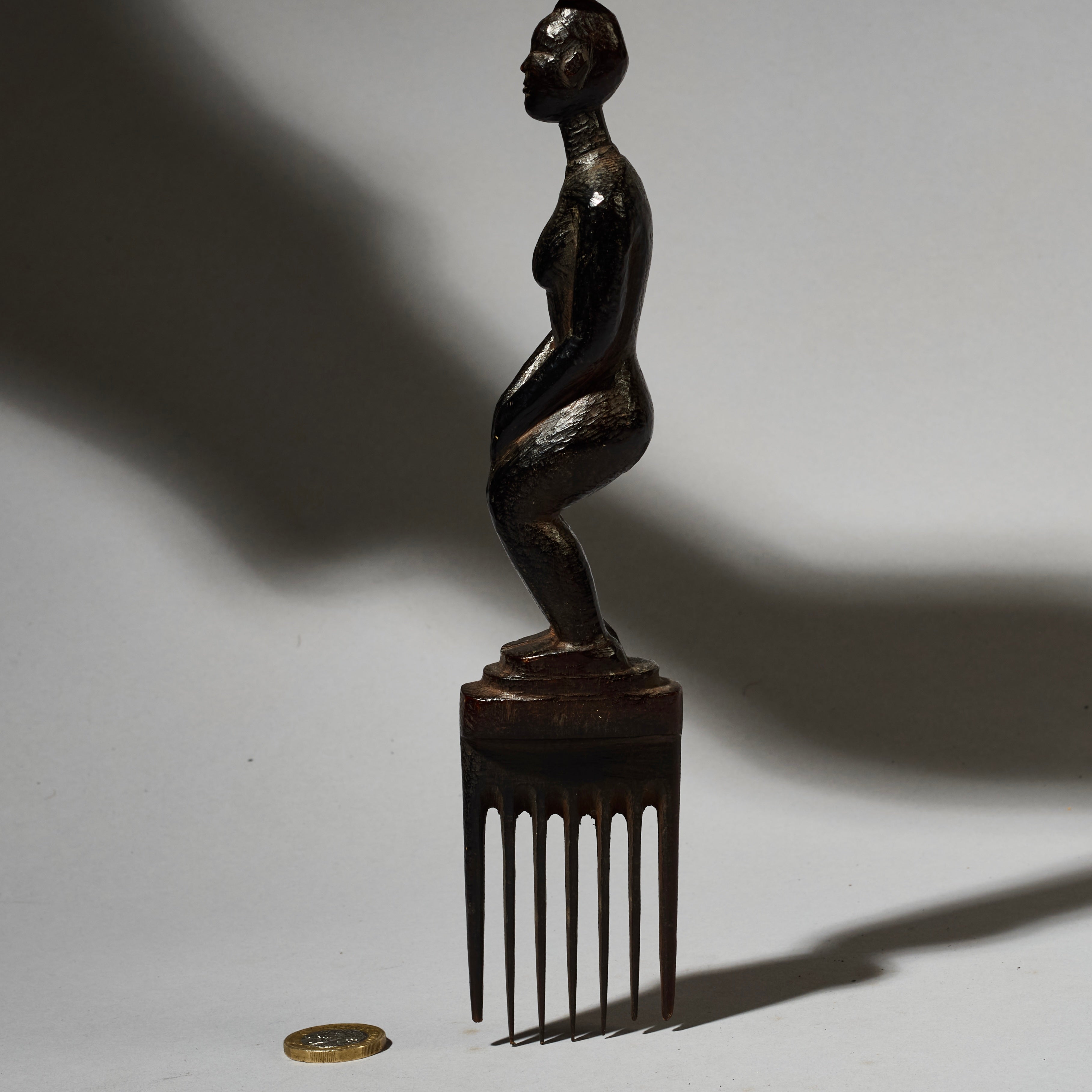 A FINE STYLISH HAIR COMB, BAULE TRIBE IVORY COAST W. AFRICA (No 4763 )