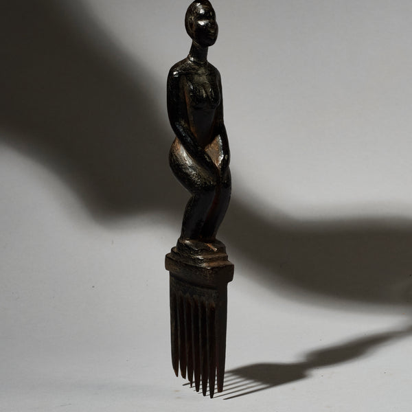 A FINE STYLISH HAIR COMB, BAULE TRIBE IVORY COAST W. AFRICA (No 4763 )