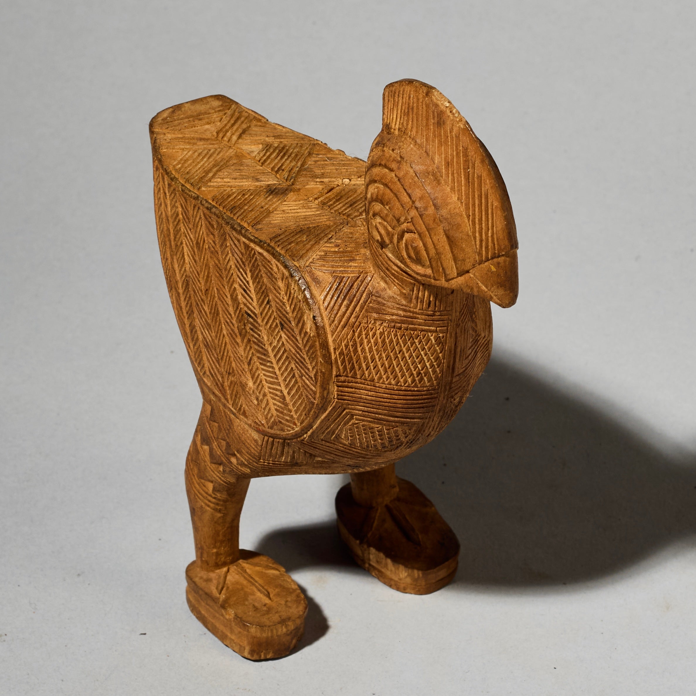 AN ADORABLE BAULE CHIEFS BIRD SYMBOL , EX GOLD LEAF, IVORY COAST (No 4912 )
