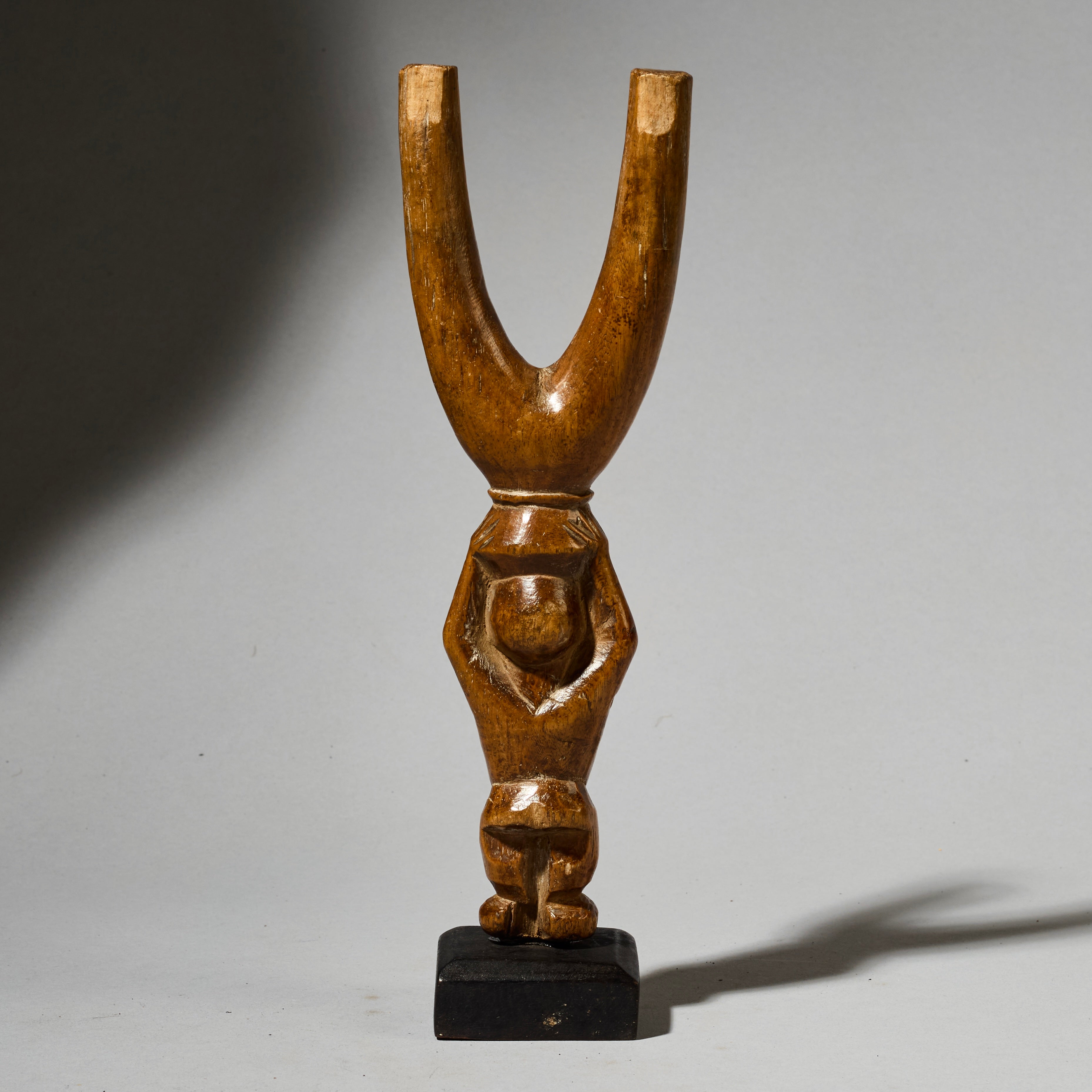 A FAB FEMALE FIGURATIVE CATAPULT FROM THE IVORY COAST, W.AFRICA ( No 4888 )