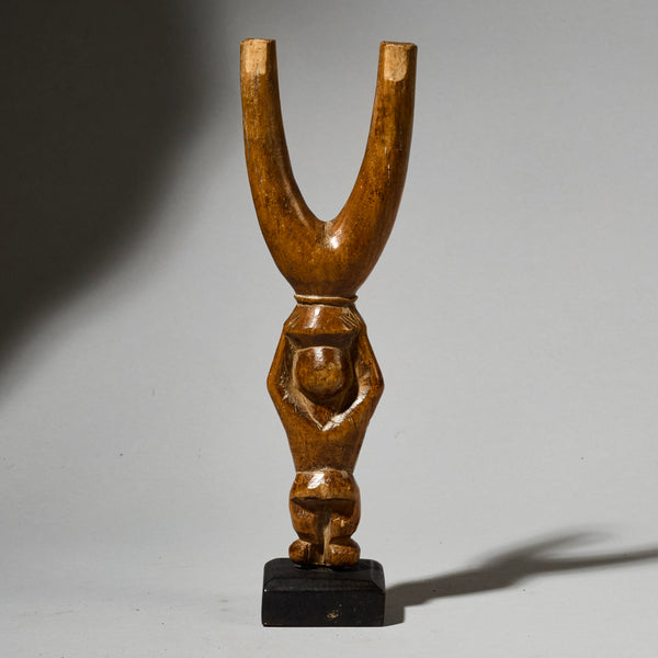 A FAB FEMALE FIGURATIVE CATAPULT FROM THE IVORY COAST, W.AFRICA ( No 4888 )