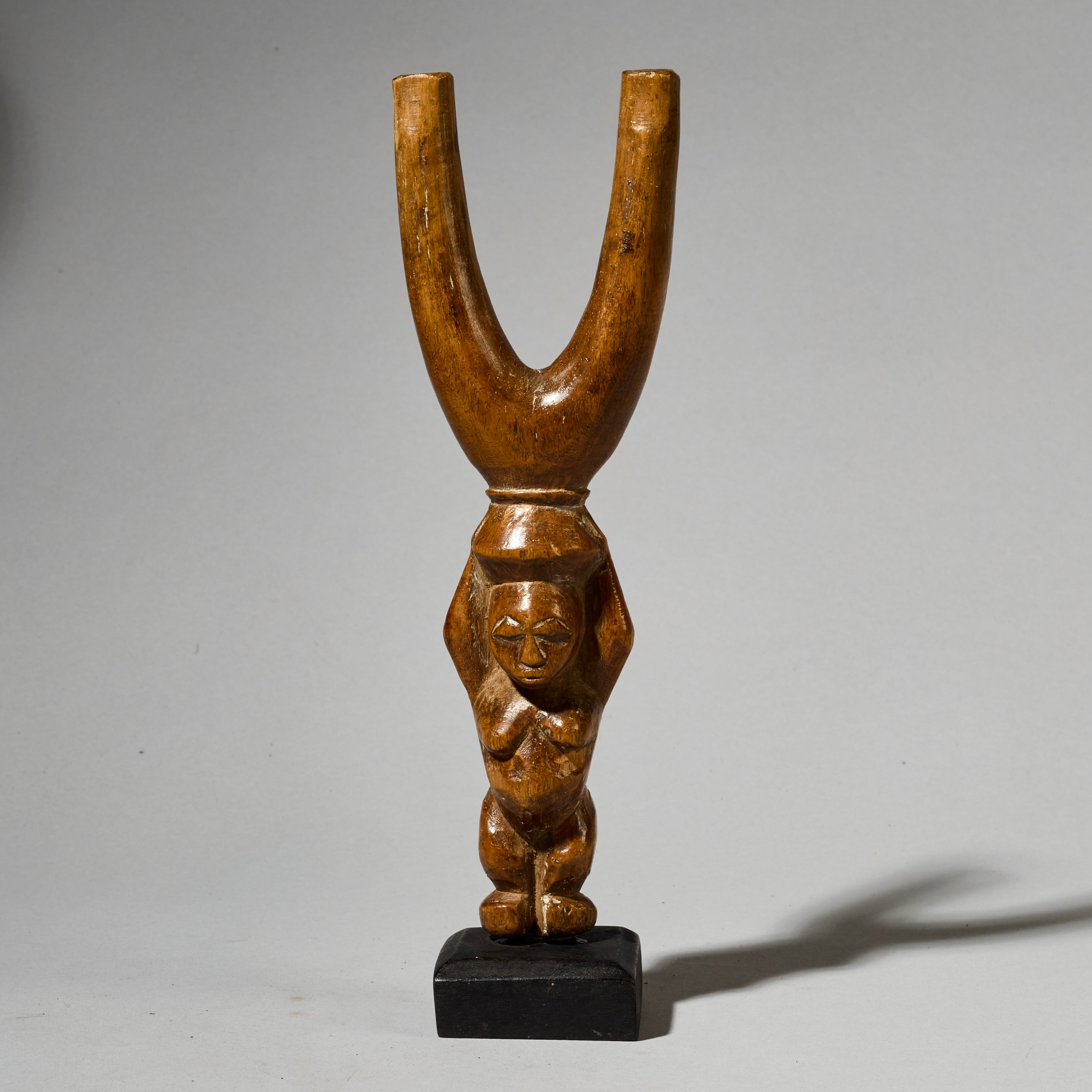 A FAB FEMALE FIGURATIVE CATAPULT FROM THE IVORY COAST, W.AFRICA ( No 4888 )