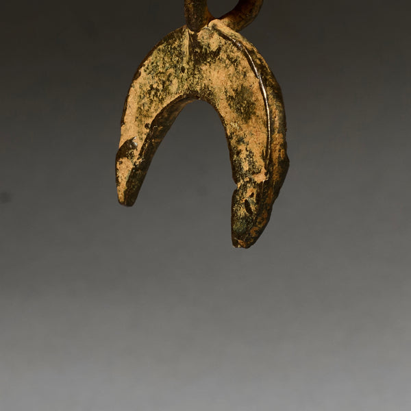 A CHARMING SENUFO DIVINATION PENDANT FROM THE IVORY COAST ( No 4784 )
