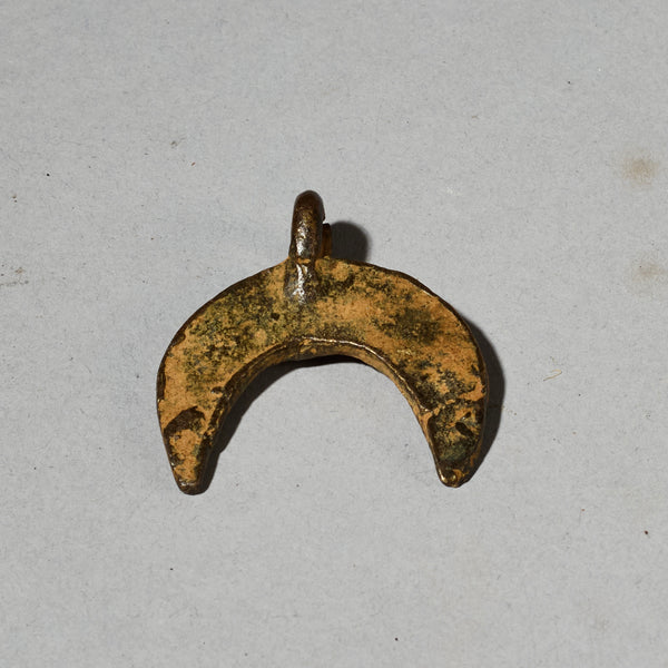 A CHARMING SENUFO DIVINATION PENDANT FROM THE IVORY COAST ( No 4784 )
