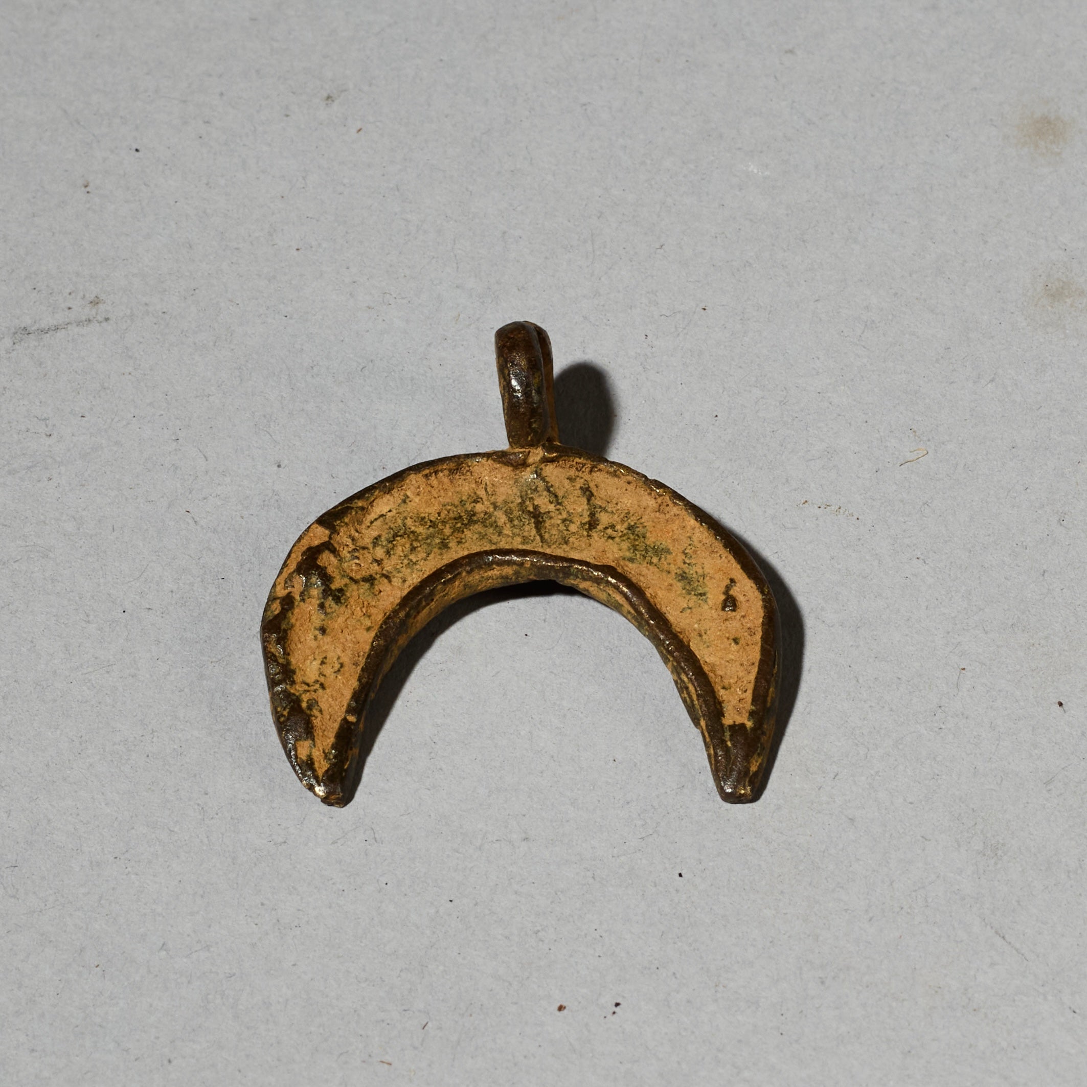 A CHARMING SENUFO DIVINATION PENDANT FROM THE IVORY COAST ( No 4784 )