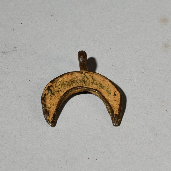 A CHARMING SENUFO DIVINATION PENDANT FROM THE IVORY COAST ( No 4784 )