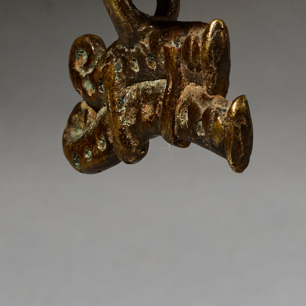 A CHARMING SENUFO DIVINATION PENDANT FROM THE IVORY COAST ( No 4920)