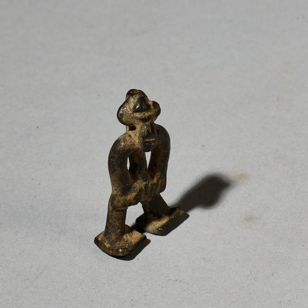 A CHARMING OLD SENUFO DIVINATION SMALL FIGURE  FROM THE IVORY COAST ( No 4921 )