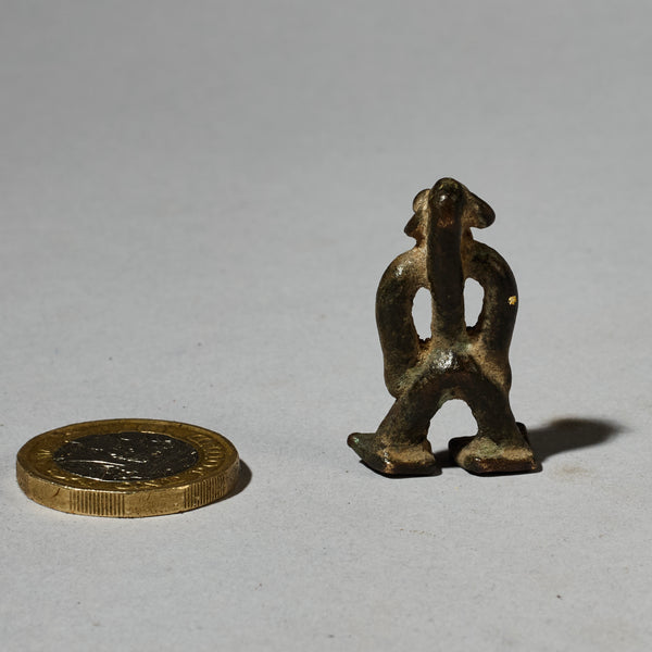 A CHARMING OLD SENUFO DIVINATION SMALL FIGURE  FROM THE IVORY COAST ( No 4921 )
