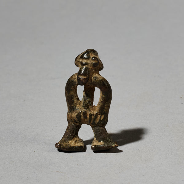 A CHARMING OLD SENUFO DIVINATION SMALL FIGURE  FROM THE IVORY COAST ( No 4921 )