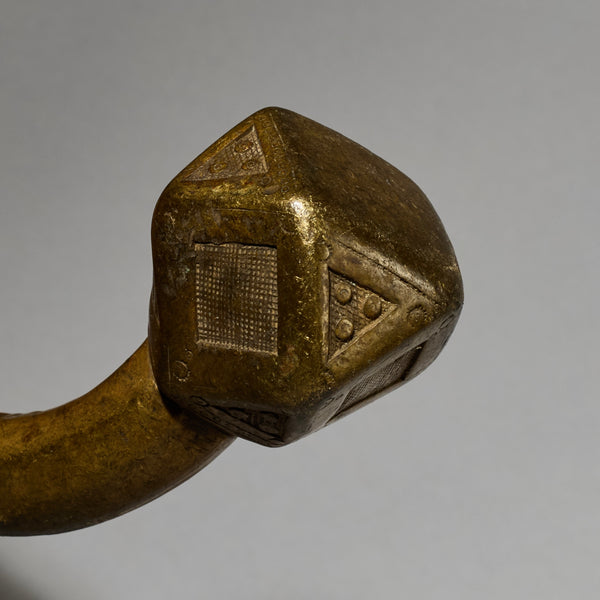 A SCULPTURAL HEAVY TUAREG ANKLET FROM THE SAHARA ( No 4971 )