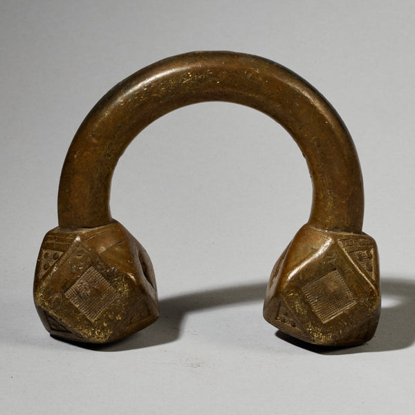 A SCULPTURAL HEAVY TUAREG ANKLET FROM THE SAHARA ( No 4971 )