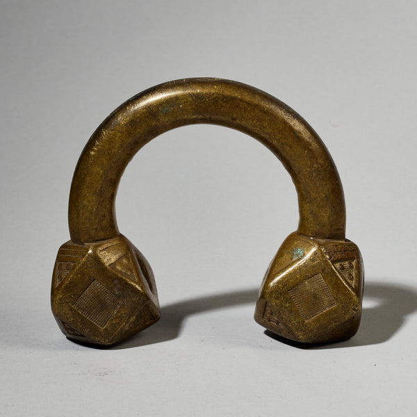 A SCULPTURAL HEAVY TUAREG ANKLET FROM THE SAHARA ( No 4971 )
