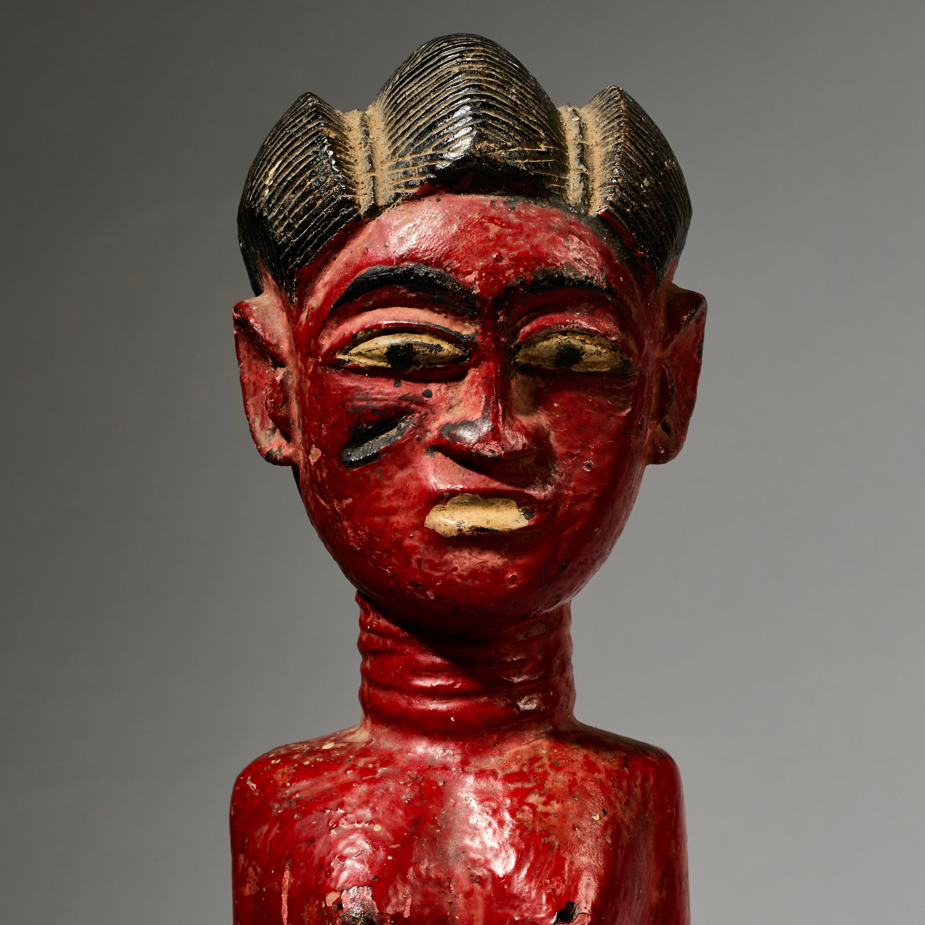 AN EXPRESSIVE RED FEMALE COLON FIGURE WITH FINE FINGERS, BAULE TRIBE IVORY COAST ( No 4998 )