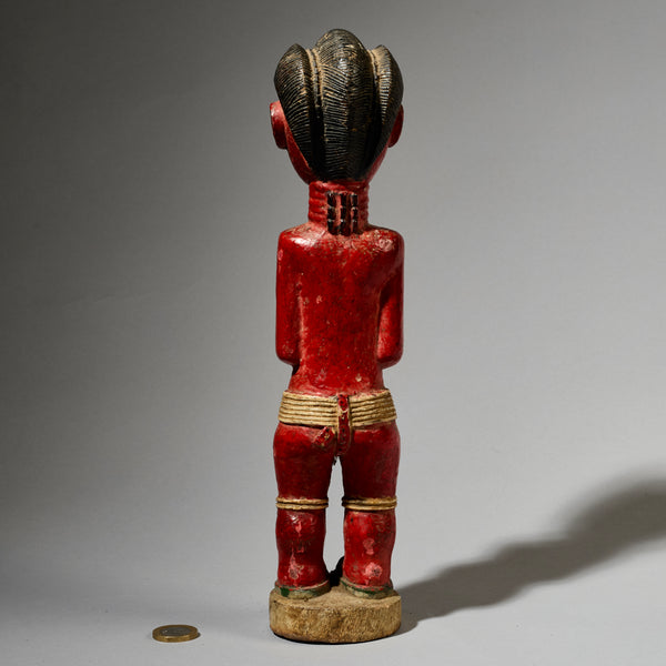 AN EXPRESSIVE RED FEMALE COLON FIGURE WITH FINE FINGERS, BAULE TRIBE IVORY COAST ( No 4998 )