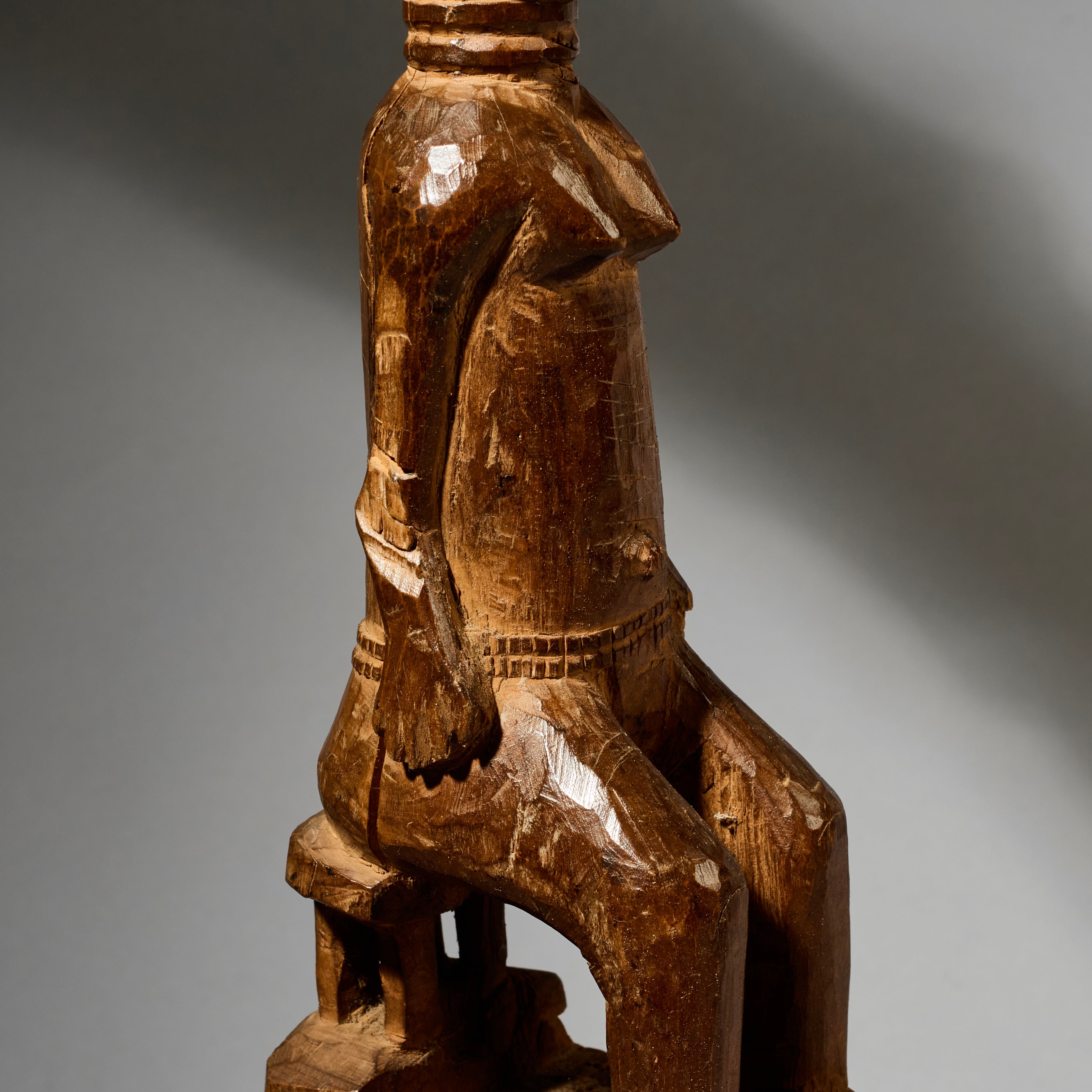 A SWEET SEATED BAULE TRIBE WOMAN , EX UK COLL. IVORY COAST  ( No 5014 )