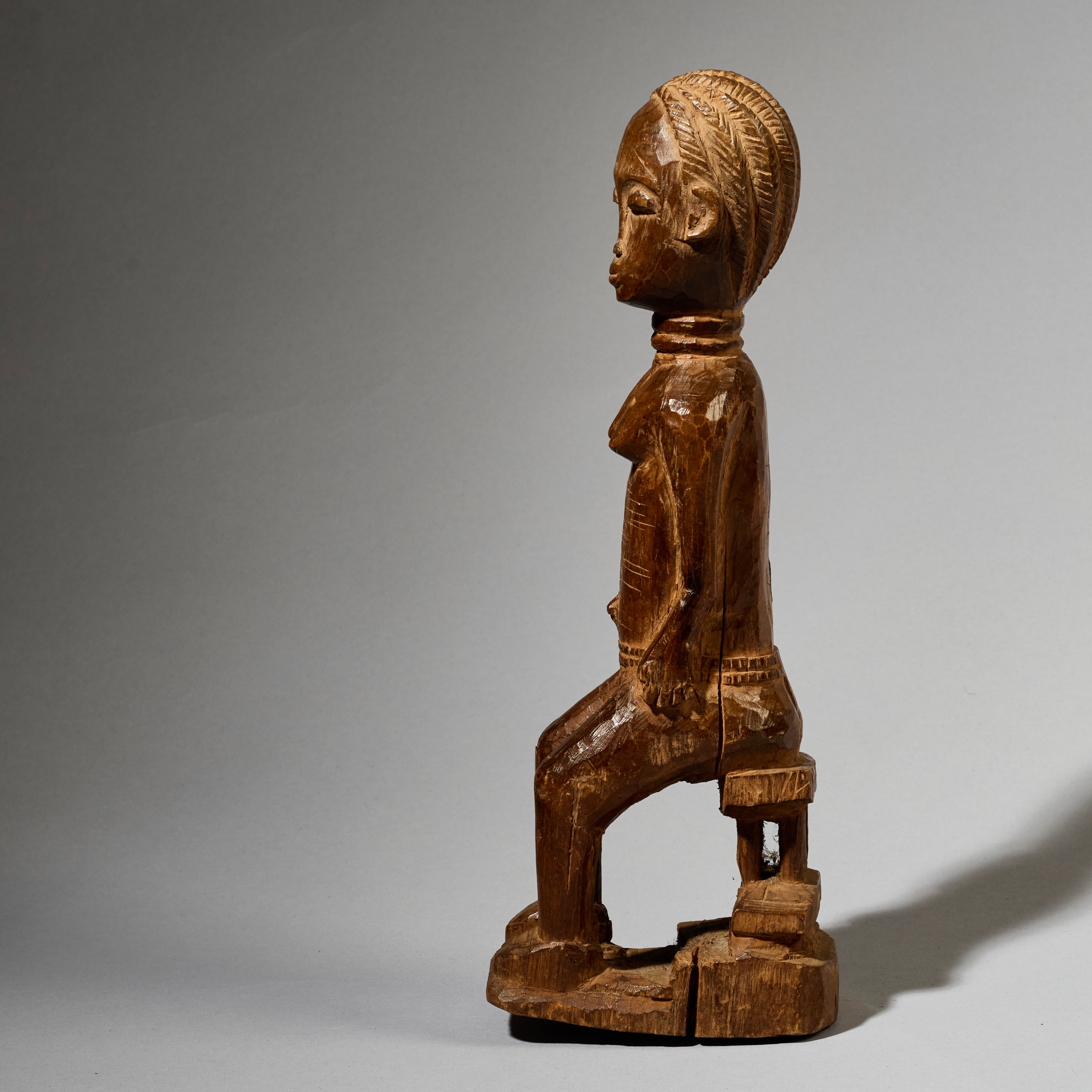 A SWEET SEATED BAULE TRIBE WOMAN , EX UK COLL. IVORY COAST  ( No 5014 )