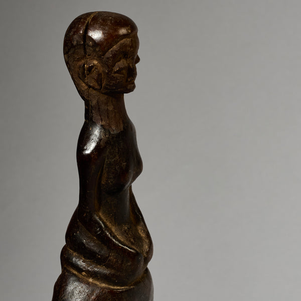 A ELEGANT FIGURATIVE BAULE TRIBE CATAPULT , IVORY COAST (  No 4976 )