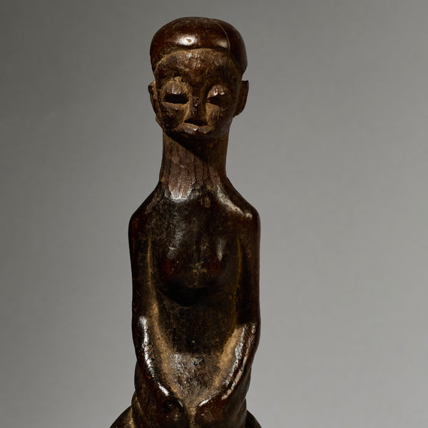 A ELEGANT FIGURATIVE BAULE TRIBE CATAPULT , IVORY COAST (  No 4976 )